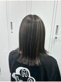 ハイライトカラーブリーチダブルカラー外ハネ切りっぱなしボブ
