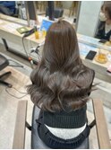 透明感のあるオリーブベージュ