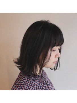 ツイギー 宮西店(TWiGGY) ミディアムの外ハネをアレンジ