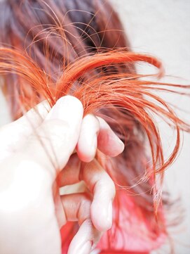 コニ(Coni) ♪百瀬俊幸♪インナーカラー/オレンジカラーウルフカット