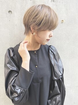 ファイブバイジエクト 堀江(FIVE by The Ect) ハイトーンブロンドショート×ミルクティーベージュ