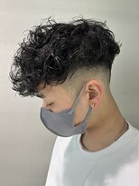 フィフス 天神大名(fifth)&nbsp;スペインカールパーマツーブロックマッシュフェードメンズヘア