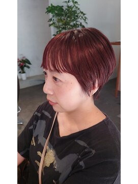 トナリ(tonari) 前髪がかわいいマッシュショート