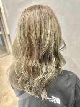 ナンバー 大分中央町店(N°) オリーブハイライト