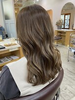 キュオンシア(CUEON. ciea)&nbsp;オリーブベージュ×大人のセミロング