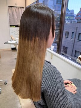 ヘアデザイニング ズーム 飯田橋店(hairdesigning Zoom) 10代20代：ツートンカラーストレート《サファリ》