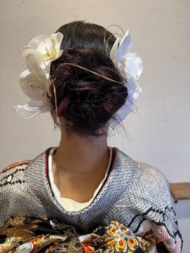 ウィスプ 赤羽店(wisp) かっこいい雰囲気のヘアアレンジ 高めのお団子/まとめ髪#2