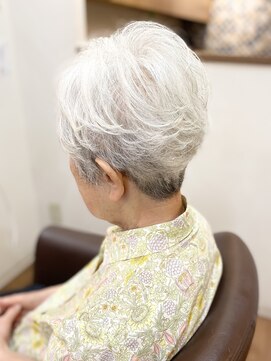 フリージア(freesia) 30代40代50代/グレイヘア/艶髪