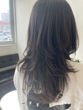 抜け感×動きで魅せるウルフカット