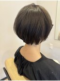 アッシュグレージュ/ショートボブ/森
