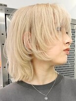 ウィコ 新宿(WICO)&nbsp;レイヤーカットブロンド☆ 新宿駅斜めバンググレージュカラー