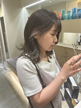 ウインナーヴィジョン 栄 久屋大通店(WINNER VISION) シルバーインナーカラー