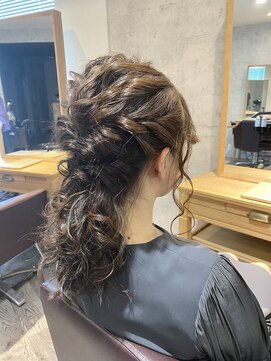 リファイン バイ アフィナー 本厚木店(Refine by Afinar) ボリューム↑ローポニー【本厚木】