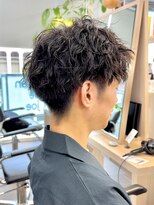 サロンドジョー(salon de joe)&nbsp;ツイストスパイラルパーマメンズマッシュ刈り上げ　奥東巧真