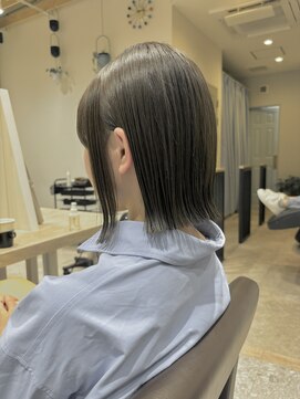 トマト(TOMTO) 【RYOHEI】オリーブベージュ_大人ボブ_耳掛けボブ