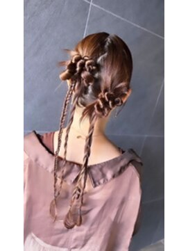 シーク(seak) ツインタイトヘアアレンジ