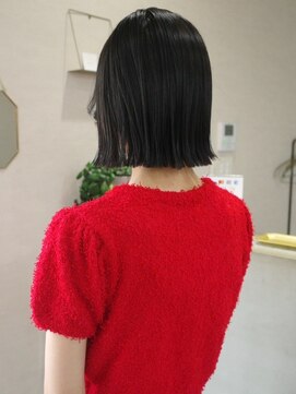 トナリ(tonari) 黒髪 切りっぱなしボブ ショートボブ 20代【鹿児島中央駅】