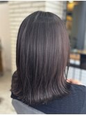 抜け感×ツヤ感で魅せる切りっぱなしミディアム。加藤