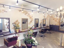 シュパーブ(SUPERBE)の雰囲気（フレンチカフェ風の店内でドリンクサービスもございます♪）