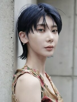 キャロルガーデンズ ボコカ 表参道(Carroll Gardens bococa) ブルーブラック ブリーチカラー 青色 毛流れショート