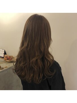 アリュールヘアー ヴィヴィ(ALLURE hair vivi) ミルクベージュ×こなれヘア