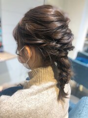 ミディアムヘア編みおろしアレンジ