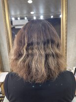 ブリーチ毛の方を高難易度ジュエリーシステム縮毛矯正で艶髪
