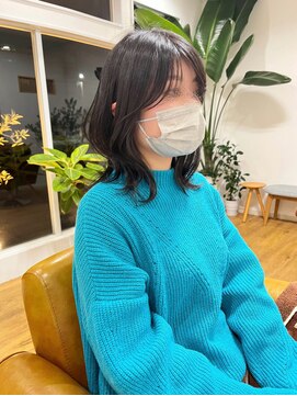 コムヘアー(COM HAIR) くびれミディアム。