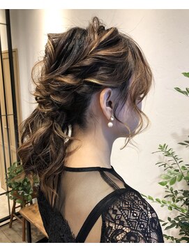 リカモ(ricamo) ポニーテールアレンジ