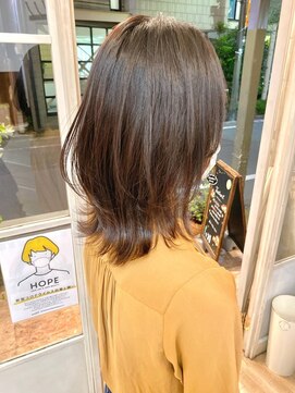 アミュレ(Amule) ナチュラルなオリーブグレージュ大人の垢抜けくびれミディアム