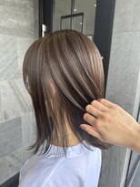 メゾン アヴァロ(Maison Avallo)&nbsp;#全頭ハイライトブリーチ　#柔らかグレーアッシュ