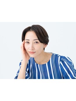 髪や頭皮の負担が少なく染められる植物成分で、繰り返し染めても手触りの良い毛先まで艶のある髪へ。