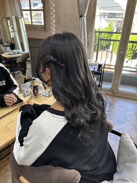 キキ(kiki by KENJE) ねじりハーフツイン