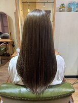 オーストヘアジジ(Aust hair Gigi)&nbsp;艶髪ストレートとオリーブカラー