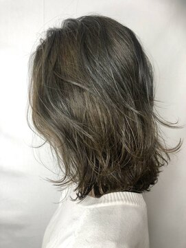 ブレイク トロワ(BREK TROIS) 外ハネレイヤー/大人ガーリー