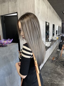 レゴリス(REGOLITH) ホワイトバレイヤージュ