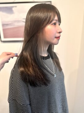 マリン(Marine) 20代30代セミロングレイヤーカットベージュイヤリングカラー