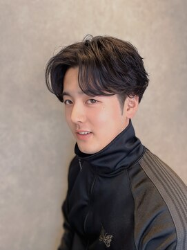 ジーナ 天神(Zina) フェザー×センターパート