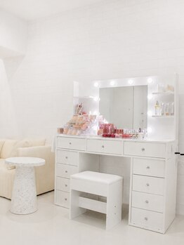 韓国メイクアップ＆ヘアセットスタジオ STUDIO IRUの写真/【渋谷NEW OPEN】落ち着いた空間で相談できる♪テーマ別衣装＆背景セット完備の韓国メイクアップスタジオ