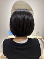 ルーラ バイ エルベ(Lura by elve)&nbsp;首元すっきり、丸みのある大人ショートボブ