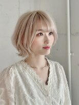 ストレータ バイ マリオ(Strata by mario)&nbsp;［横山］ショートから伸ばしかけレイヤーボブ×ホワイトカラー