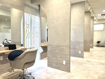 ポレン ドレッサーズ(Pollen Dressers)の写真/広い店内で過ごしやすい空間をご提供◇ゆったりとした癒しのひと時をお過ごしください！