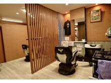 ヘアーサロンエヴァル(EWALU)の雰囲気（カットブース半個室で周りを気にせずに落ち着いた空間）