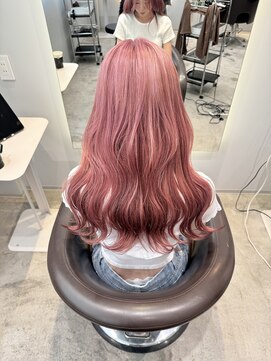 ケリーアン 太田(kelly.un) ピンクカラー / ブリーチカラー / うる艶ロング