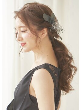 シャルメ 池袋(CHARMER) 結婚式や二次会にも大人気のローポニースタイルです。