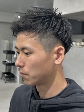 メンズ ラ ジェム(men's la gemme) ツーブロック×アップバングの短髪清潔感フェードカット