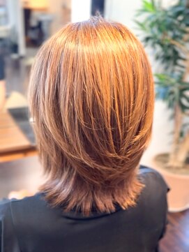 アトリエアルシュ(atelier ARCHE) 脱白髪染め,白髪ぼかしカラー,ハイライト,外ハネミディアム