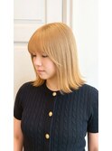 透明感ベージュカラー×外ハネミディアム大人可愛いヘアスタイル