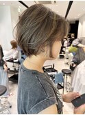 大人ハイライトグレージュ丸みショートボブ