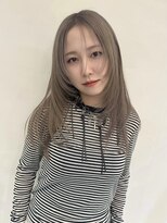 イル(ill)&nbsp;ロングレイヤー　ワンブリーチ　アッシュベージュ